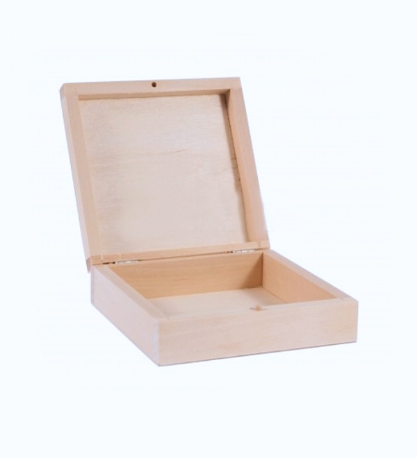 Dřevěná krabička  (14x14x4,5cm) 