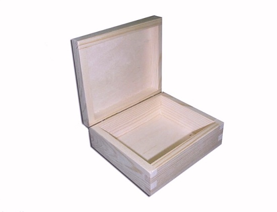 Dřevěná krabička  (14,5x12x6,1cm)