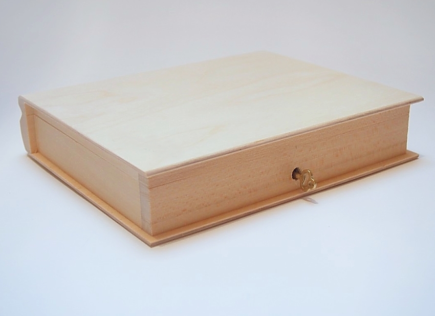Dřevená krabička KNIHA zamykací (21x17x4,5cm)