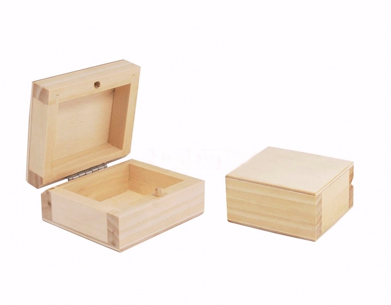 Dřevěná krabička na prstýnek (6,5x6x3,5cm)