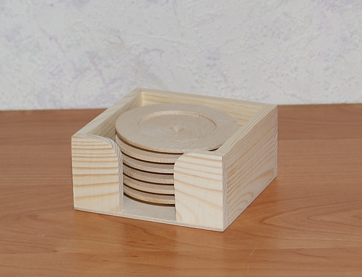 Dřevěný zásobník + 6 talířků