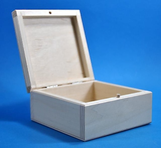Dřevěná  krabička  (11x12x5,8m)